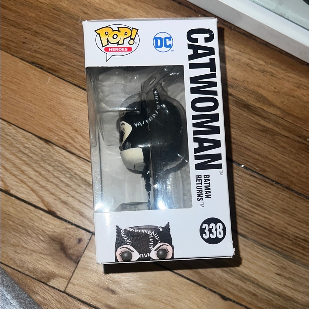 Funko Pop! Catwoman Batman Returns #338 - Black Cream - Picture 2 of 7
